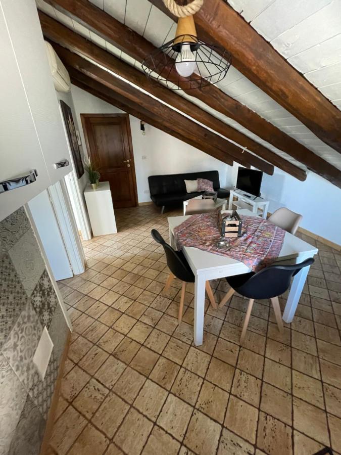 La Mansarda Dei Mori Apartment คาตาเนีย ภายนอก รูปภาพ
